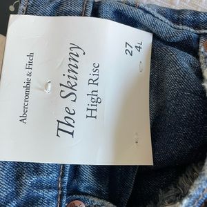 NWT ripped jeans